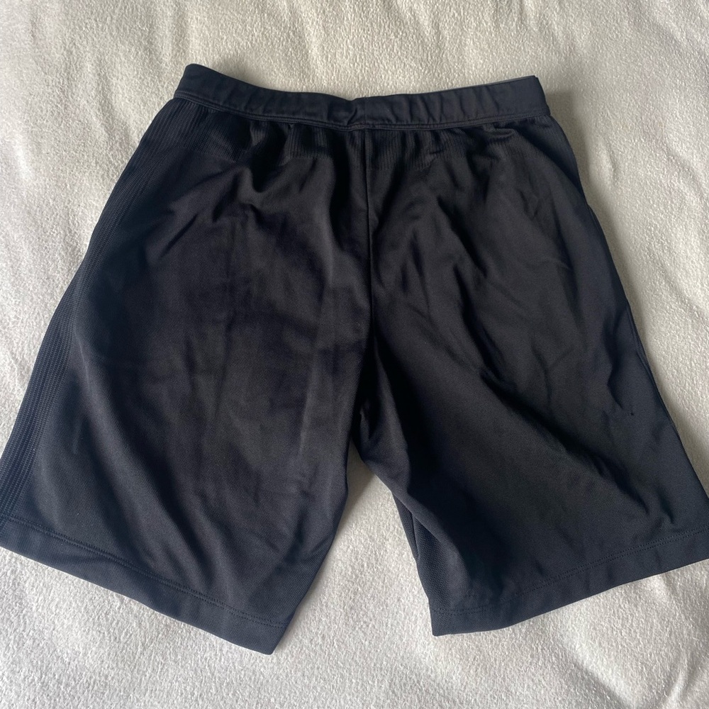 UNIQLO Shorts - Picture 7 of 10